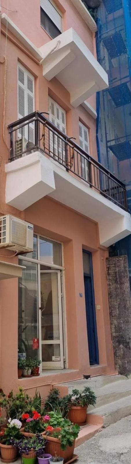 Apartment Art House